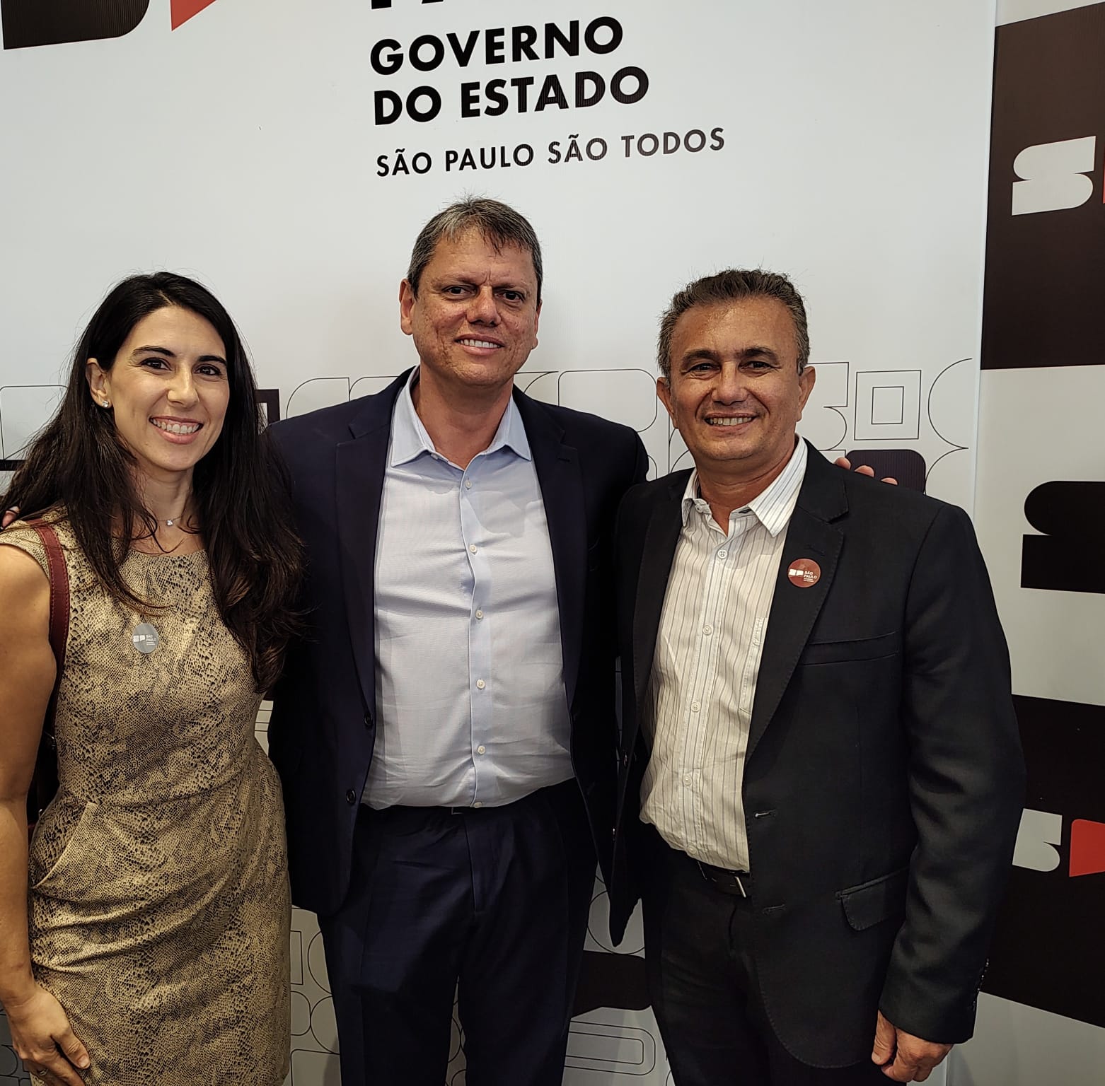 Divulgação Assessora Ângela Guirao, governador Tarcísio de Freitas e o secretário municipal do Clima, Braz dos Santos Adegas Júnior, em cerimônia de instituição do novo Conselho Estadual de Mudanças Climáticas