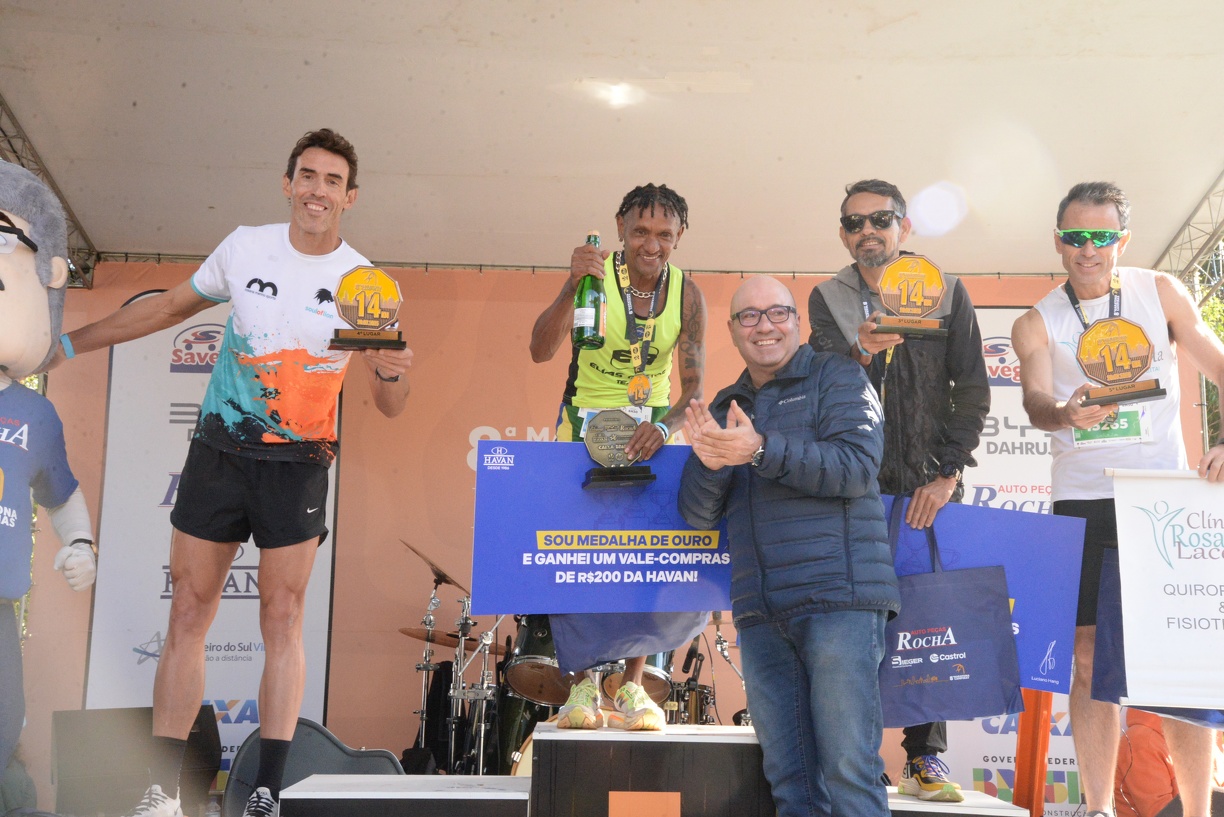 O prefeito Dário Saadi esteve presente na premiação, reforçando o compromisso da administração municipal com o esporte