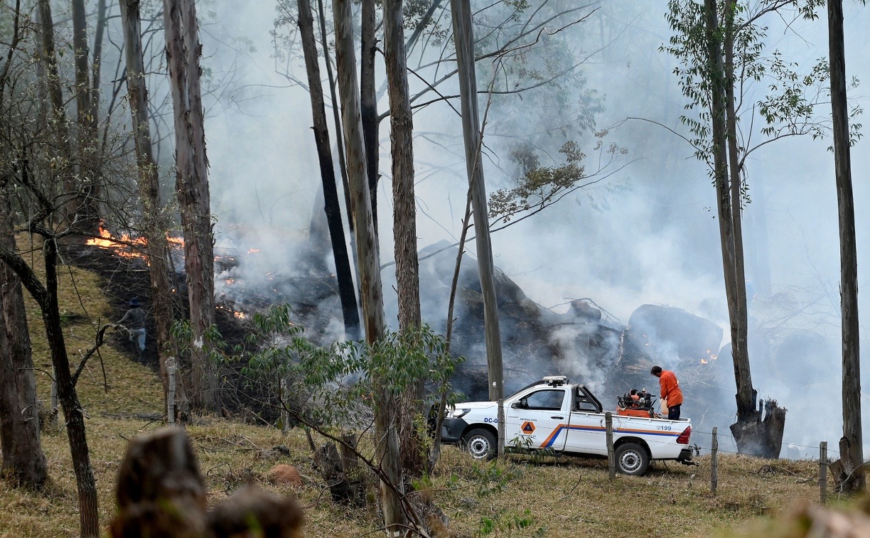 Carlos Bassan Quem identificar um incêndio deve avisar os Bombeiros pelo 193