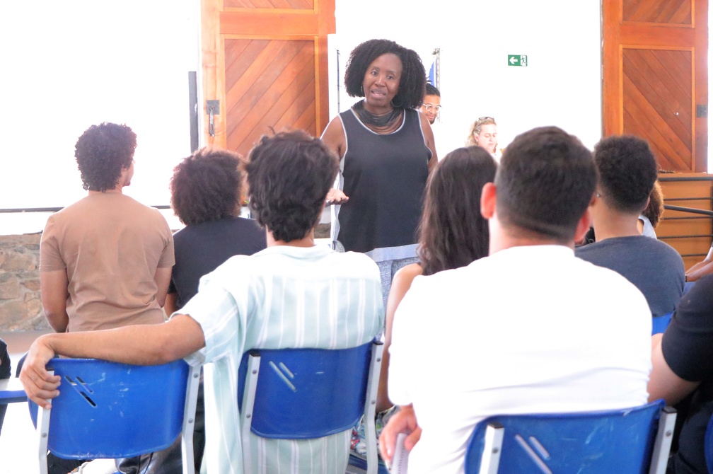 Firmino Piton Jacqueline Damázio Armando, formada em Letras pela PUCC e Pedagogia na Unicamp, e especialista em Análise do Discurso, conduzirá o curso