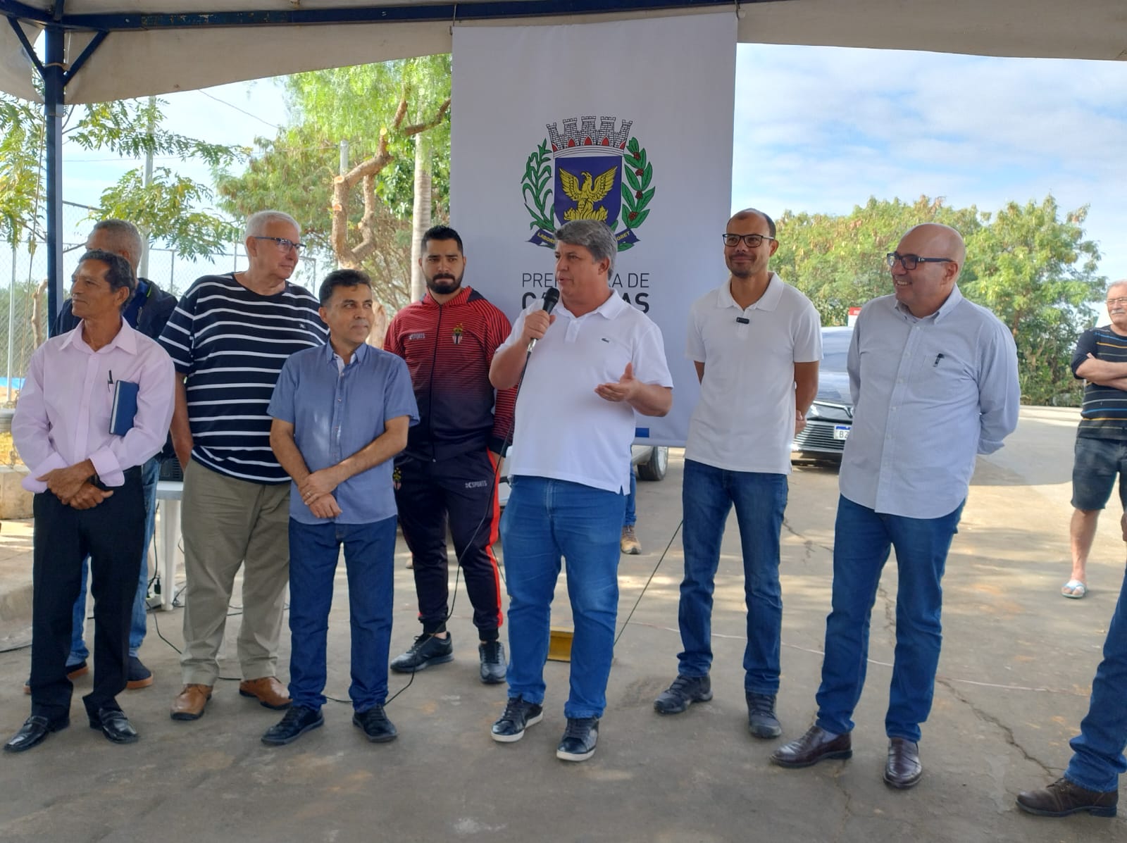 Vice-prefeito Wanderley de Almeida fez questão de lembrar as obras entregues e em andamento na região do Ouro Verde