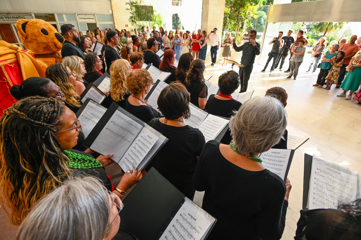 Músicas trouxeram a magia natalina para o Paço Municipal 