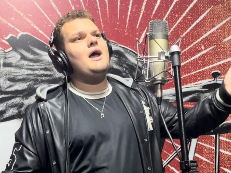 Pedro Andreotti precisa de votação pela internet para avançar na competição