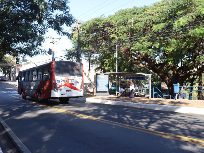 Há pontos de parada na Salles Oliveira, antes da chegada à portaria do evento 