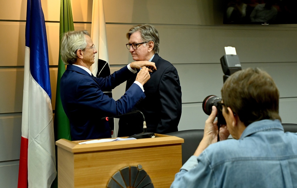 Carlos Bassan Guazelli recebeu a insígnia da Ordem Nacional do Mérito