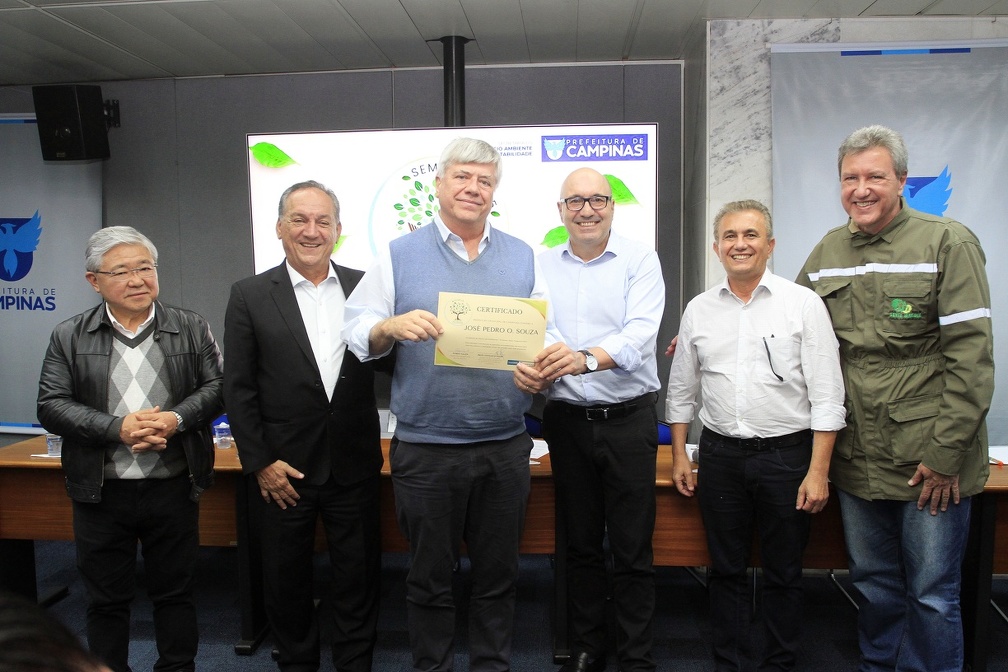 Manoel de Brito O engenheiro José Pedro de Oliveira Souza, neto do doador da área onde hoje está a Mata Santa Genebra, foi um dos homenageados