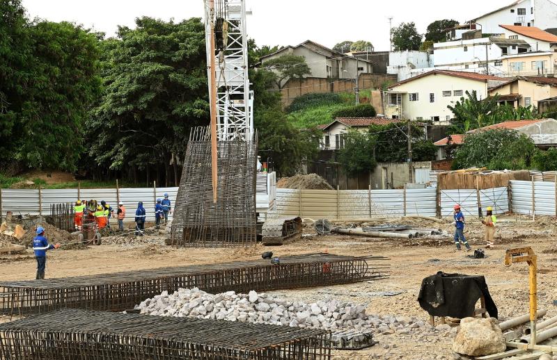 Carlos Bassan Atualmente, está sendo construído o túnel que vai ligar a avenida Princesa d'Oeste até o reservatório RP-1 sob a Praça Paranapanema