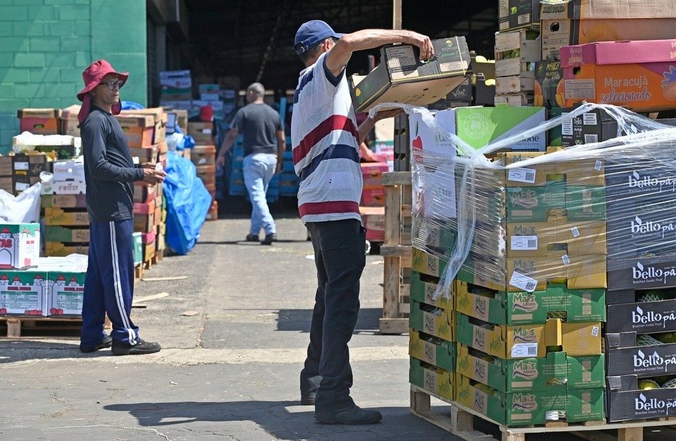 Mamão havaiano lidera quedas nos preços com -33,3% enquanto pimentão verde dispara 25% na semana