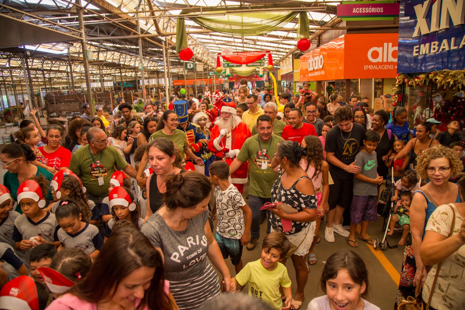 Mercado de Flores e Acessórios foi contagiado pela magia do Natal