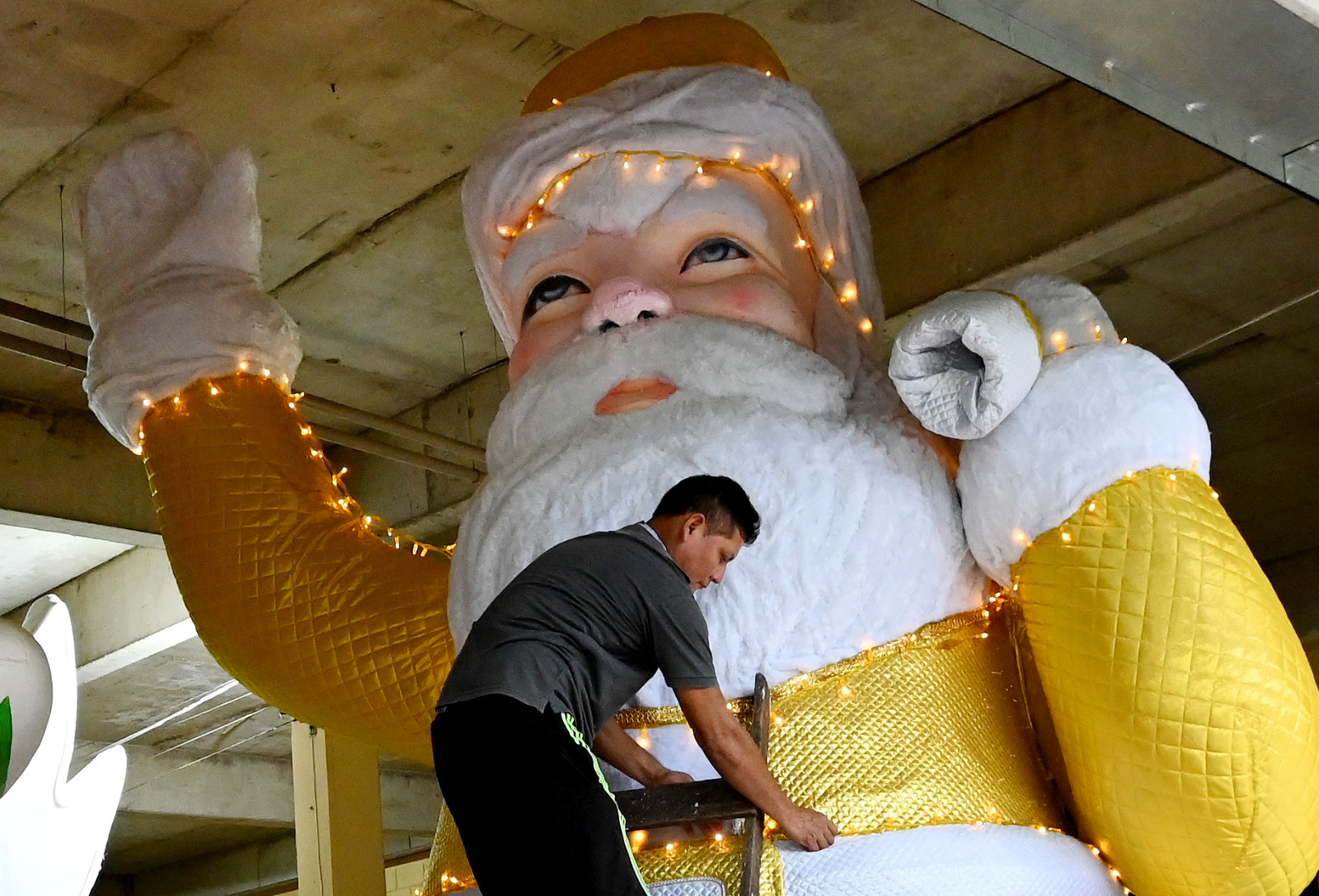 Carros vão trazer símbolos da cidade e do Natal, como as renas, o Papai Noel, presentes e outros adereços