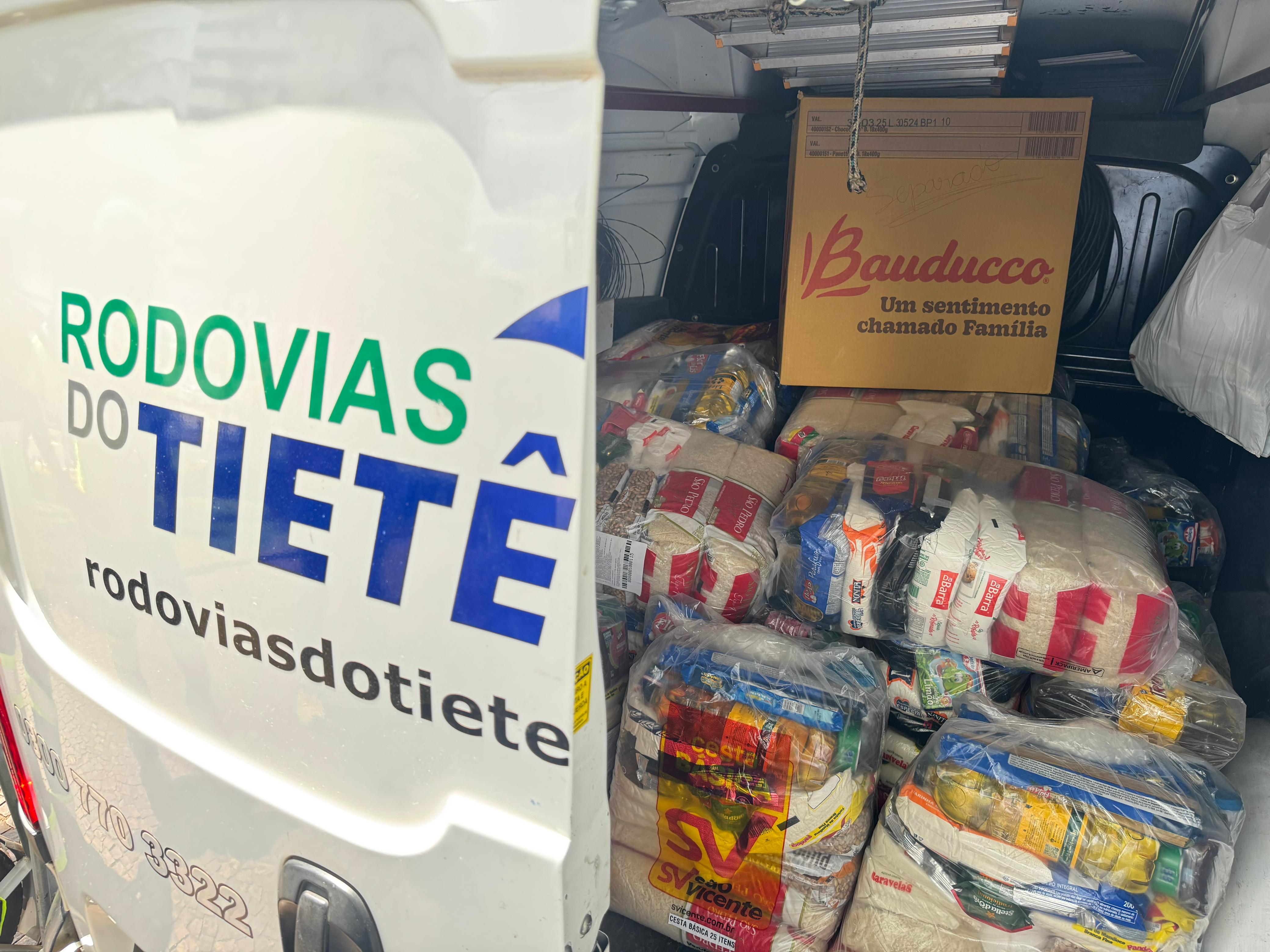 Alimentos doados para a campanha Natal Sem Fome