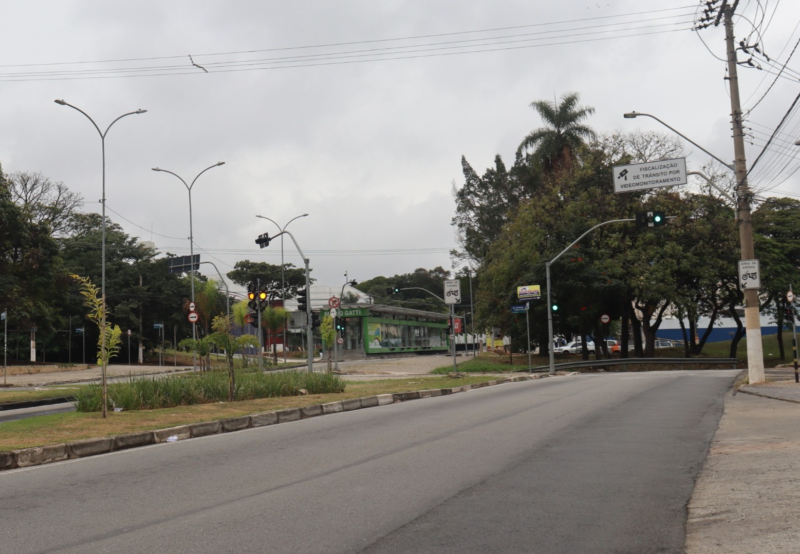 A Emdec já instalou placas (sinalização vertical) nas proximidades para informar sobre o videomonitoramento que passará a ser feito no local