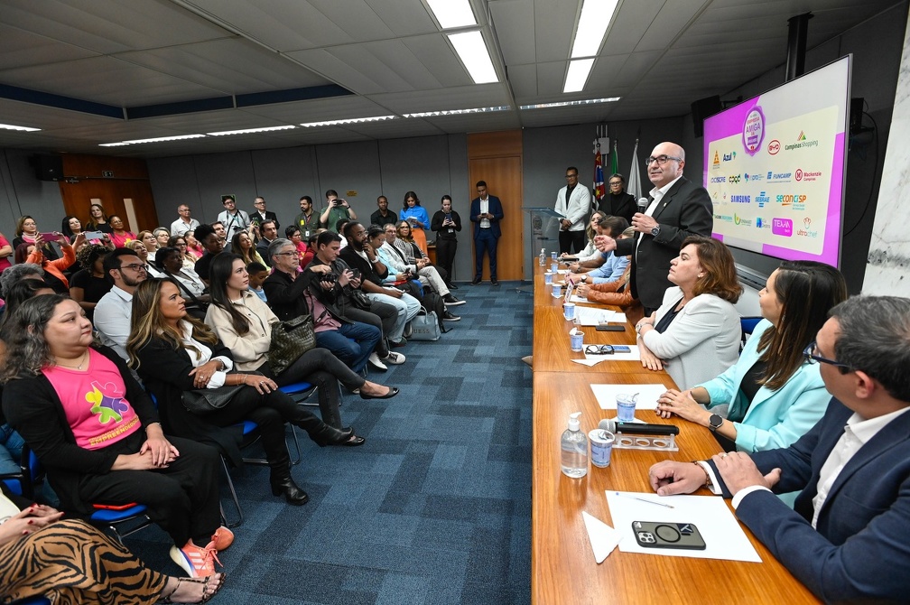 A cerimônia foi realizada na Sala Azul do Gabinete do Prefeito