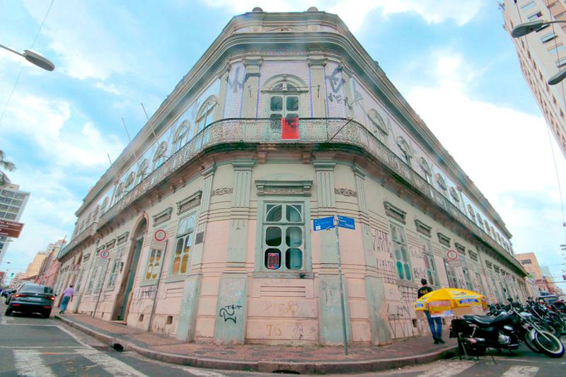 Palácio dos Azulejos é integrante da relação de espaços cuja utilização está sendo discutida 
