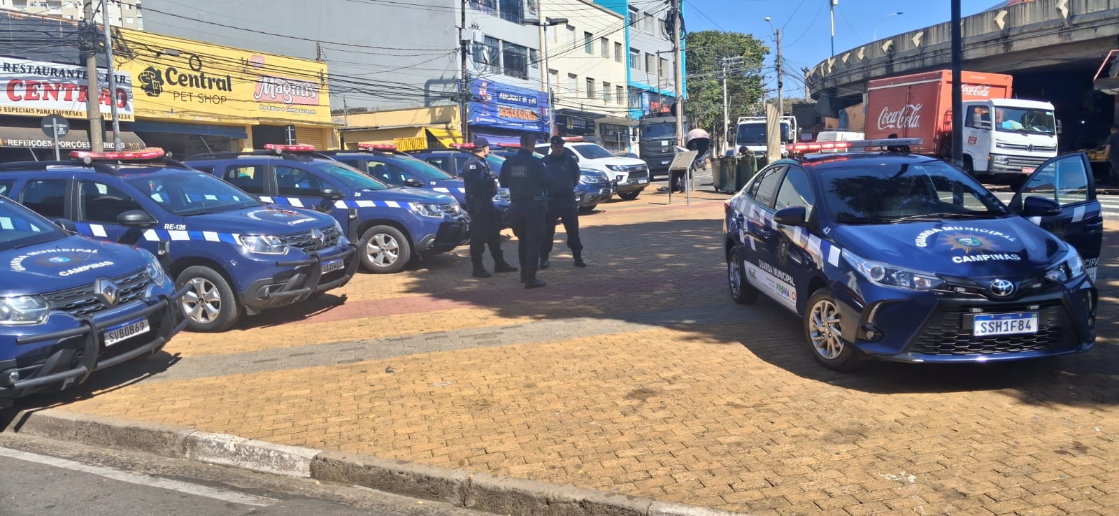 Divulgação/GM Fiscalização conjunta autua bares irregulares e apreende caça-níqueis e drogas durante operação da Guarda Municipal, Semurb e Setec