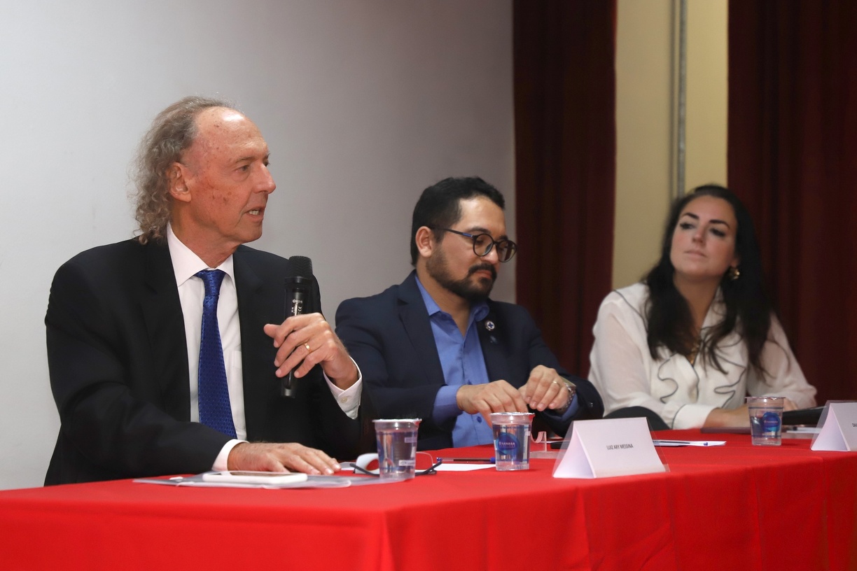 Luiz Ary Messina e Davi Xavier da Silva durante seminário no Salão Vermelho