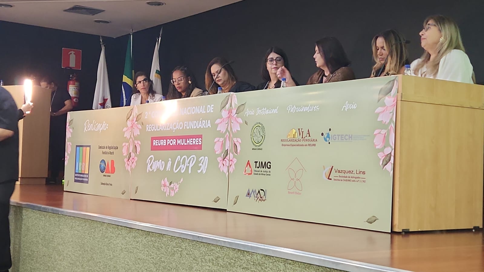 Divulgação Mesa de abertura do 2º Congresso Nacional de Regularização Fundiária – Reurb por Mulheres – Rumo à COP 30