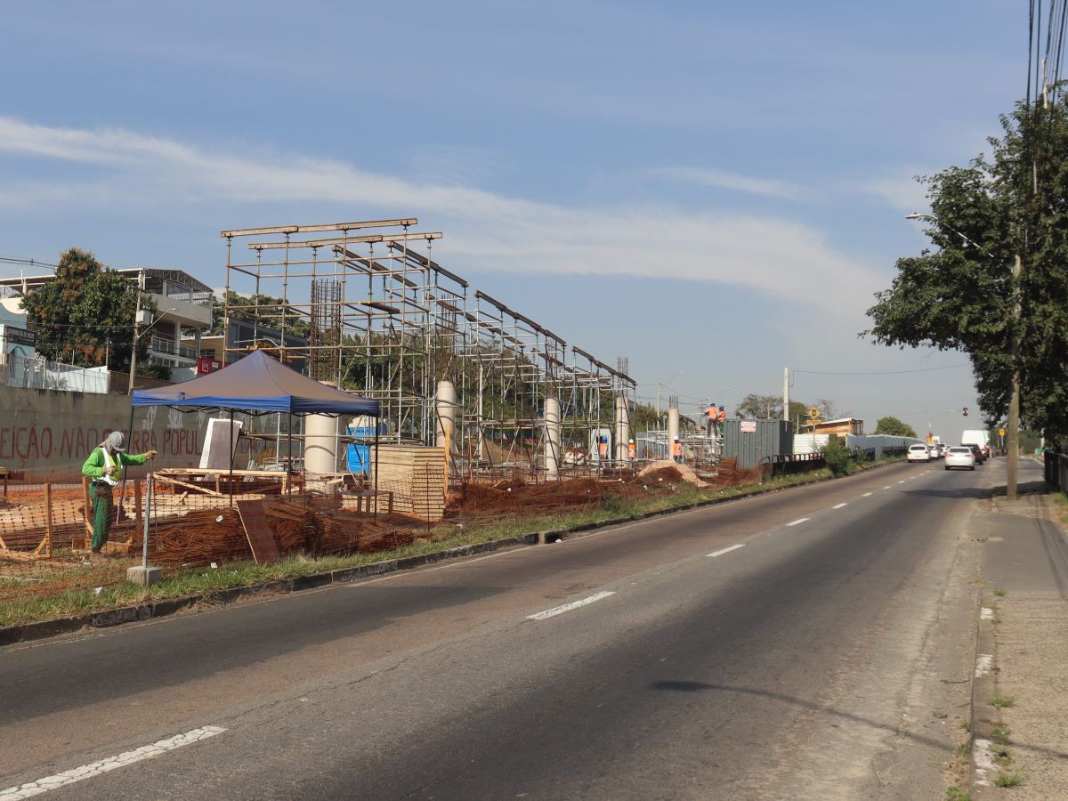 As demais faixas de rolamento da pista expressa, assim como a pista marginal da avenida John Boyd Dunlop ficarão liberadas ao tráfego