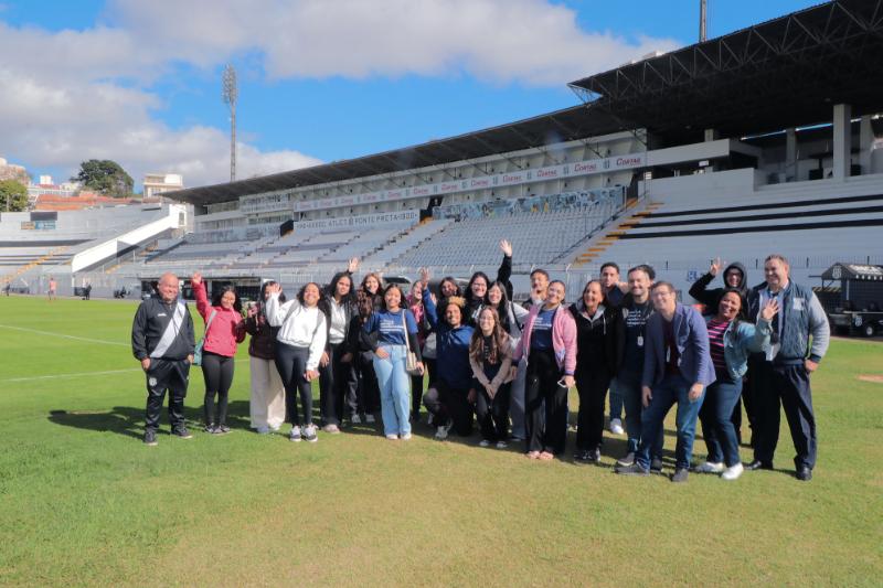 Jovens do projeto Espro Campinas participam de tour exclusivo nos estádios com as equipes do Departamento de Turismo