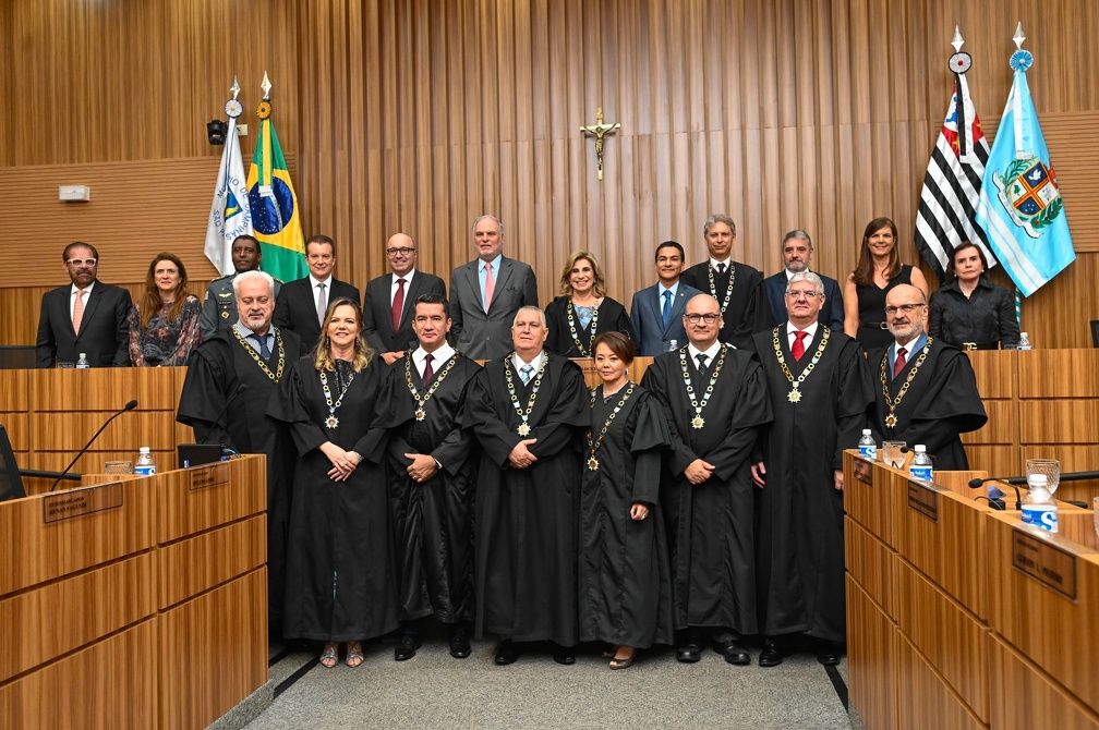 Desembargadora Ana Paula Pellegrina Lockmann (acima ao centro) assumiu a Presidência da Corte para o biênio 2024-2026, tendo como vice-presidentes administrativo, Helcio Dantas Lobo, e judicial, Wilton Borba Canicoba