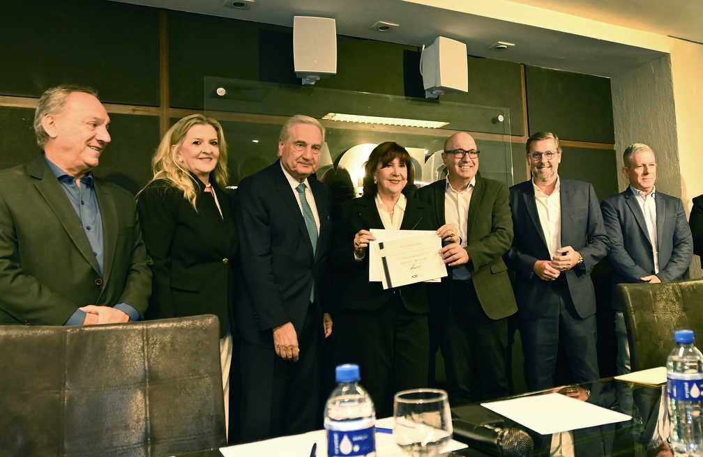 A cerimônia aconteceu no auditório da sede da instituição, na região central, e contou com a presença de autoridades municipais, estaduais, federais, representantes de associações ligadas ao comércio e convidados