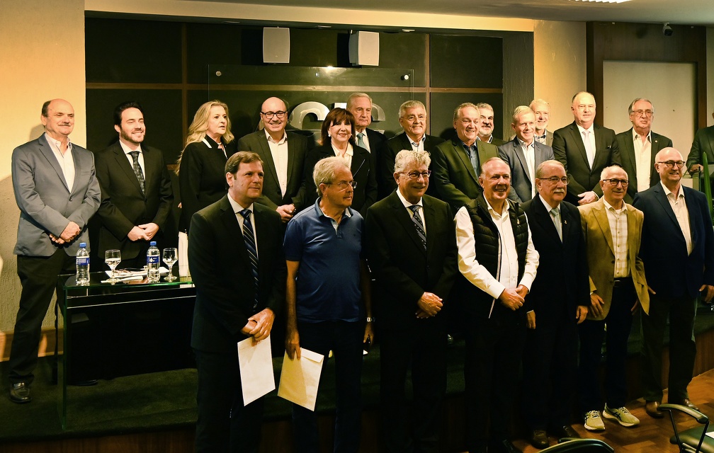 A cerimônia aconteceu no auditório da sede da instituição, na região central, e contou com a presença de autoridades municipais, estaduais, federais, representantes de associações ligadas ao comércio e convidados