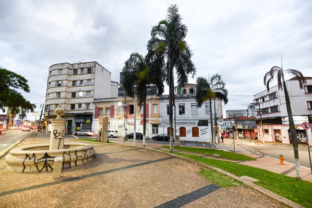 Prédio fica em frente à Praça 9 de Julho, ao lado do Pátio Ferroviário de Campinas