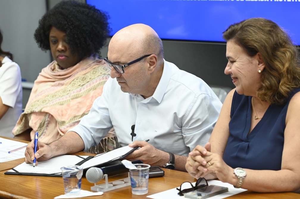 Rogério Capela Há um ano, prefeito assinava a criação do Botão SOS GAMA