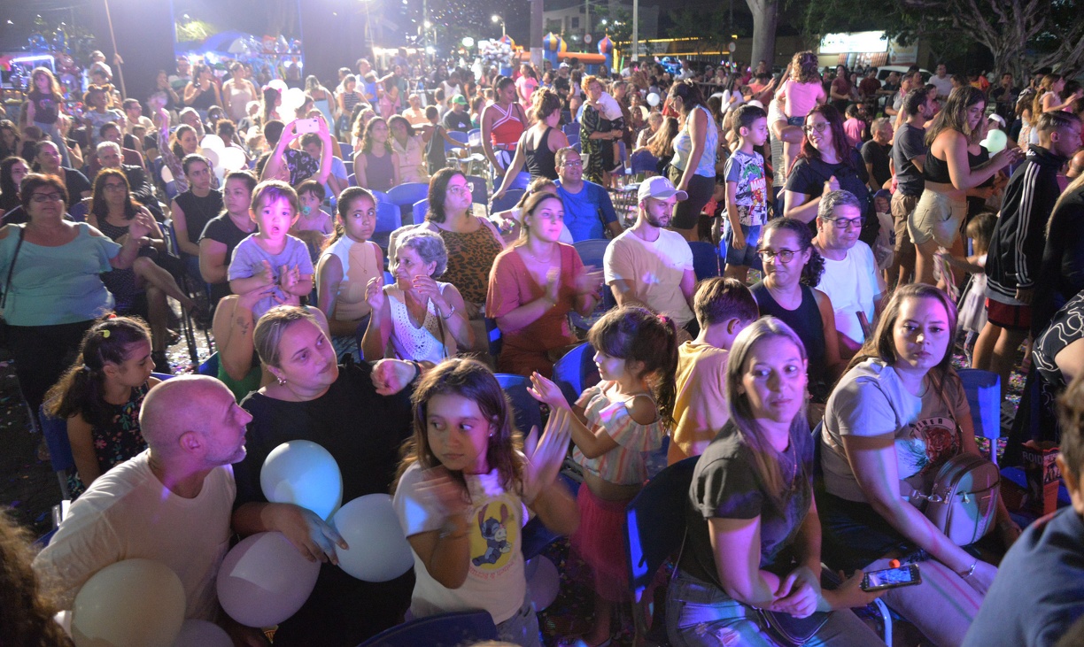 Toninho Oliveira Cerca de 1 mil pessoas acompanharam a festa