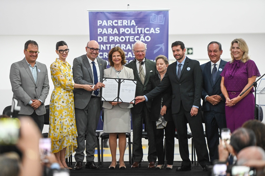 Rainha da Sílvia, da Suécia, fundadora da Chidhood do Brasil, assinou protocolo para implantação do CAI na manhã desta segunda, 4