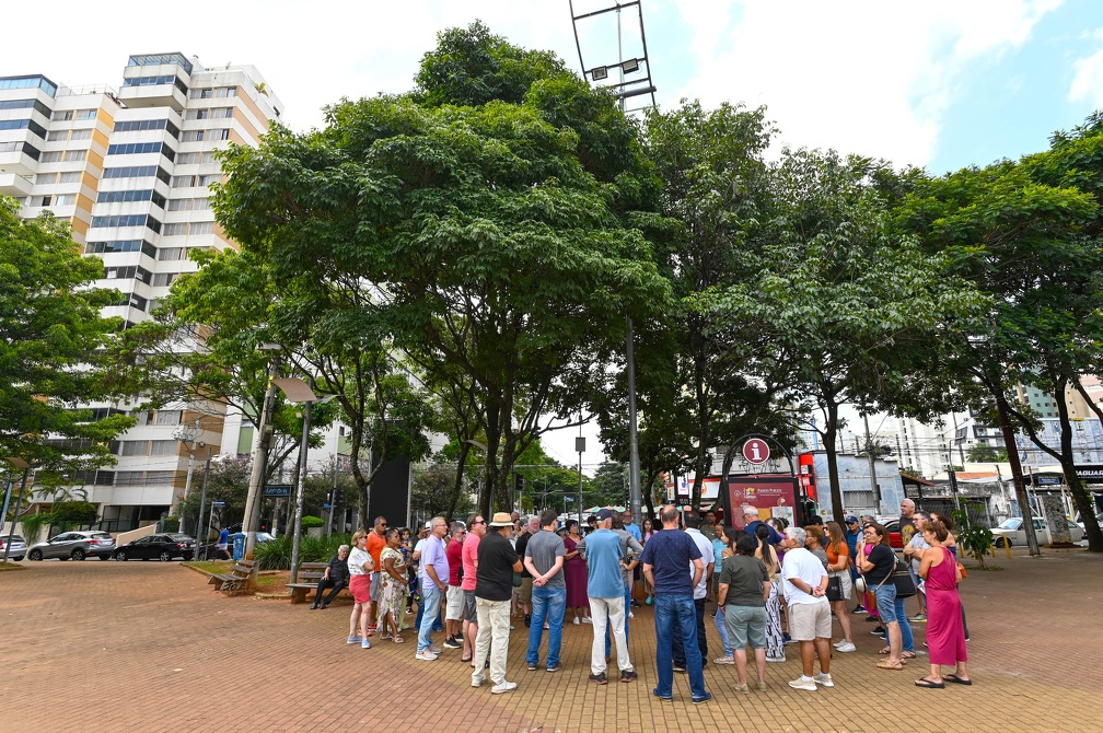 Reunião entre equipes da Prefeitura e expositores da Feira Hippie foi realizada nesta terça-feira, 14