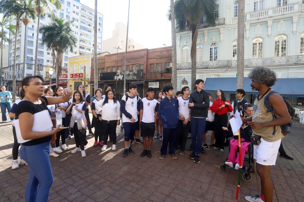 O educador social e guia do projeto, Jonatas Akin, explicou que a experiência amplia o olhar dos jovens