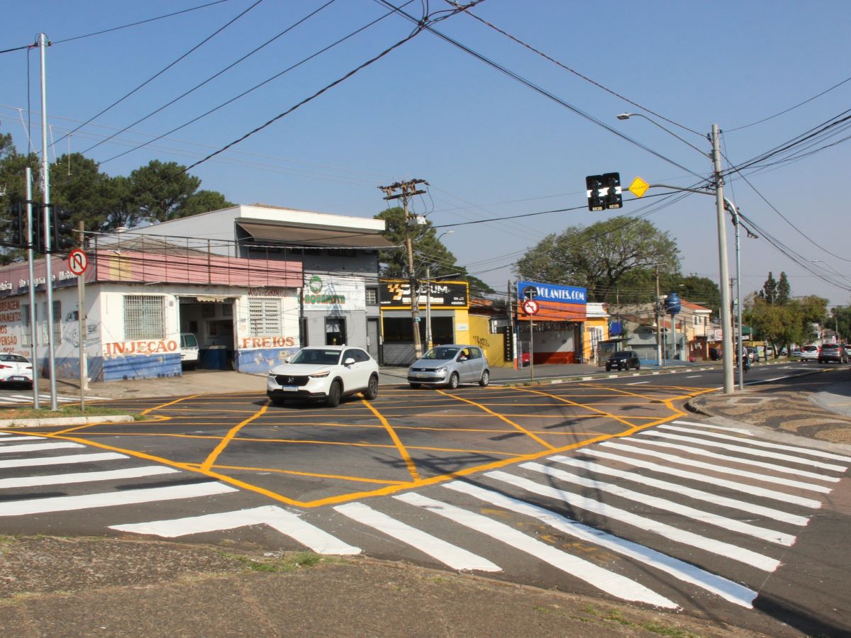 Medida visa aumentar a segurança viária no local e organizar o fluxo de veículos