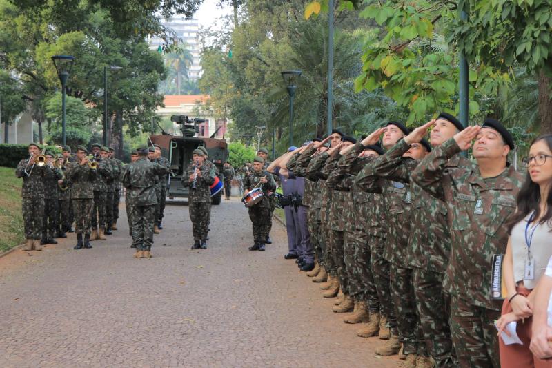 A Banda de Música da EsPCEx executou os hinos Nacional e da Independência