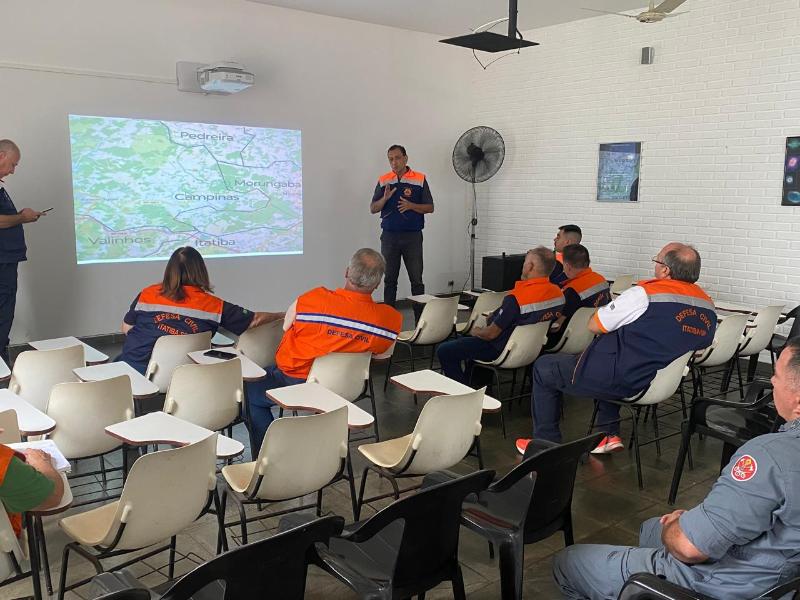 Este ano, a preparação antecipada inclui o estímulo aos municípios vizinhos para que monitorem focos de incêndio por satélites, como faz Campinas