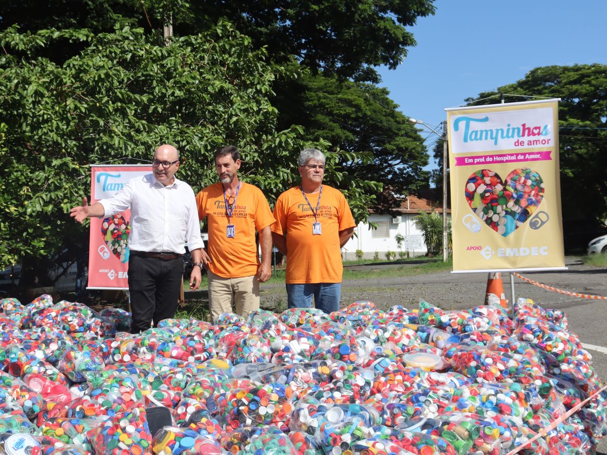 Prefeito aproveitou para entregar doações de tampinhas ao projeto: que as boas ações possam ser ampliadas