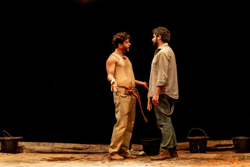 Peça aborda temas difíceis e importantes, como homofobia e patriarcado