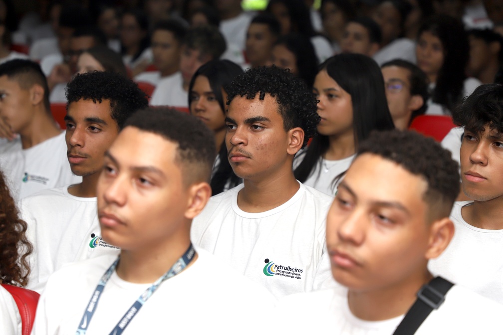 Muita atenção e seriedade na plateia