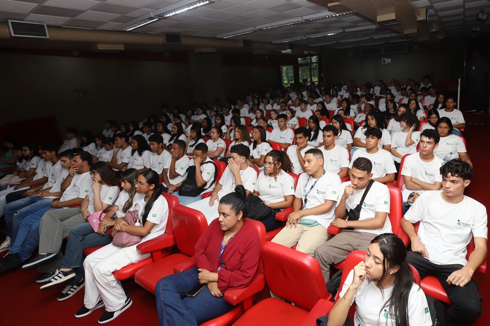 A Prefeitura conta com 147 jovens aprendizes e a conscientização é importante para levarem as informações também para as famílias