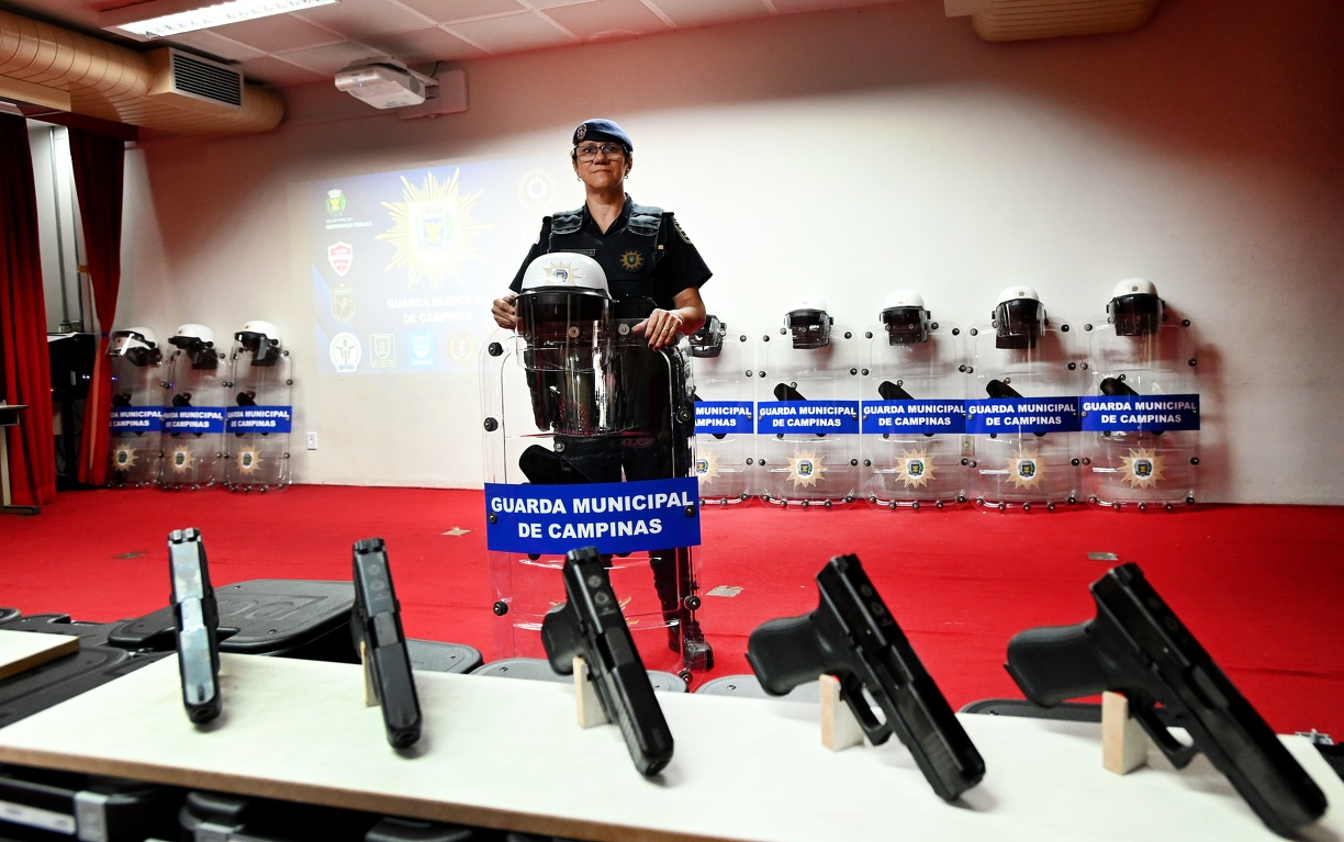 Comandante mostra escudos antitumulto que já poderão ser utilizados nas ações do Carnaval 