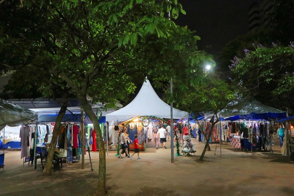 Feira à noite