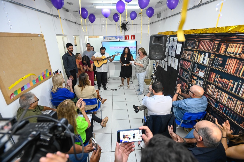 Apresentação musical durante abertura da campanha de luta contra o analfabetismo