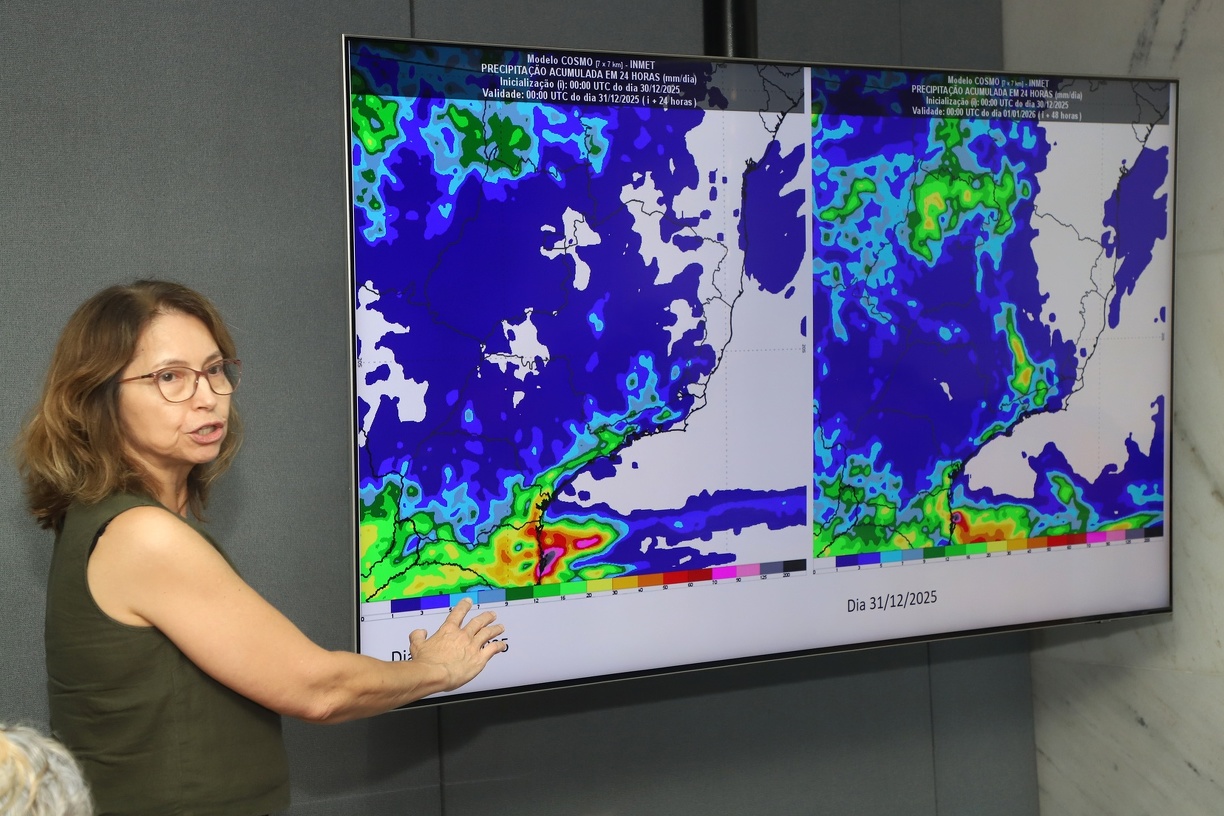 Imagem mostra a pesquisadora Ana Ávila, do Cepagri da Unicamp