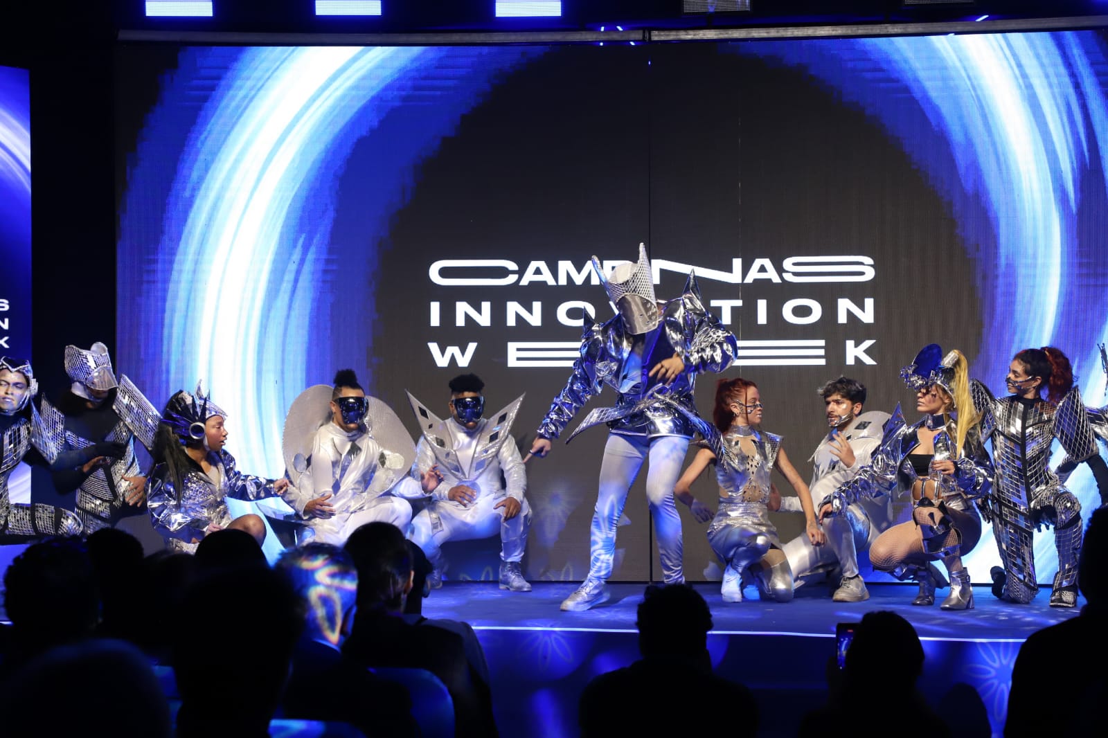 Apresentação artística na abertura do evento 