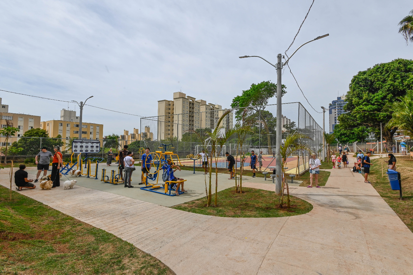 Área recebeu quadra, pista de skate, academia ao ar livre, iluminação em LED e outras melhorias