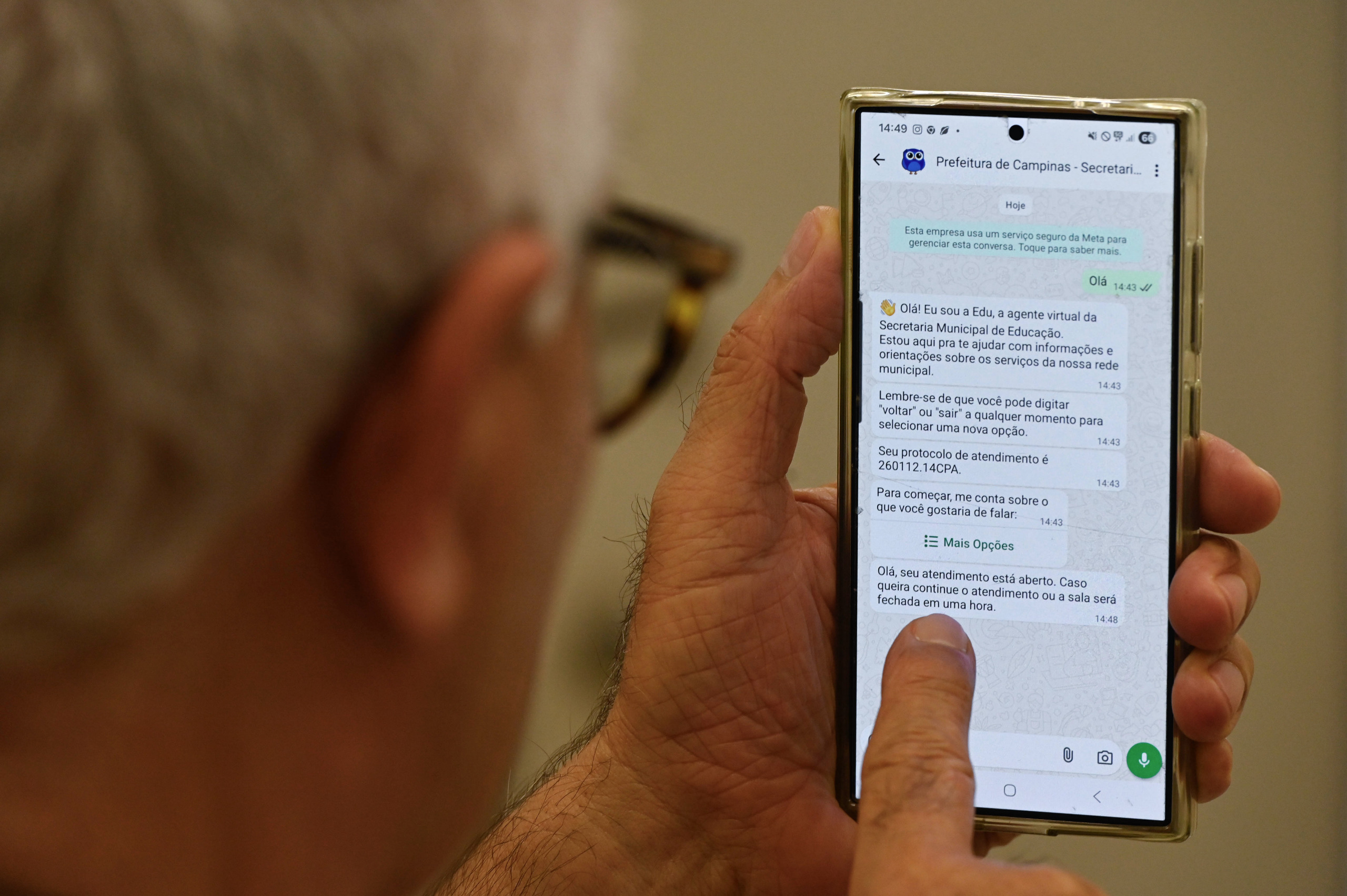 Imagem mostra usuário da plataforma "Fale Conosco SME"